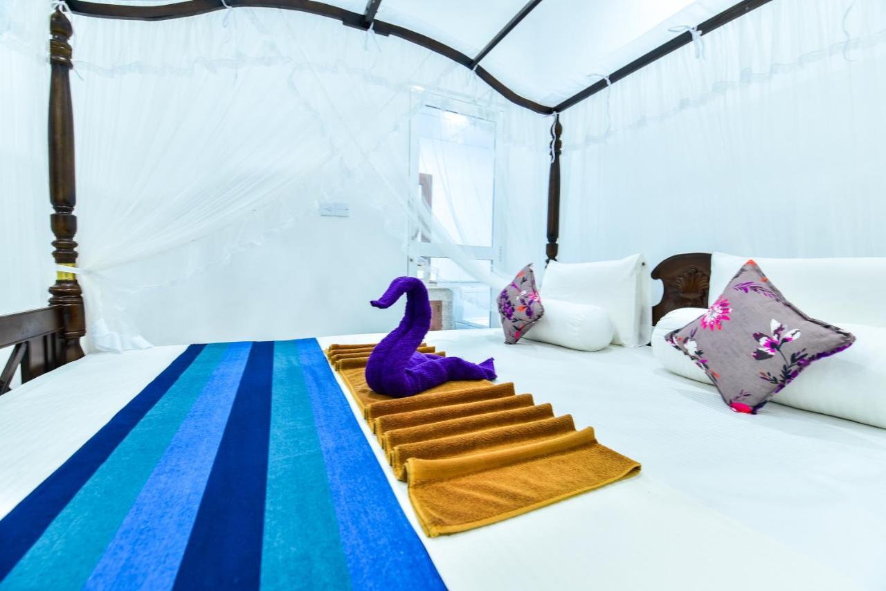 Peacock Beach Hotel Unawatuna Bagian luar foto